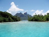 Modrozelený ostrov Bora Bora