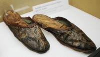 Pantofle z hadí kůže z Nigérie