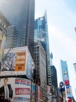 Obrovský billboard Sunflower Children už visí na newyorském náměstí Times Square